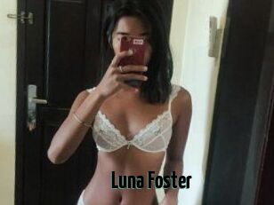 Luna_Foster