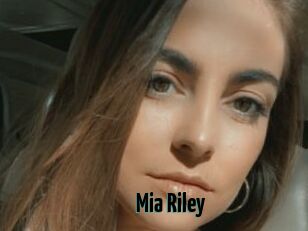Mia_Riley