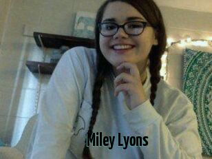 Miley_Lyons