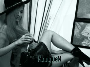 MoniqueM