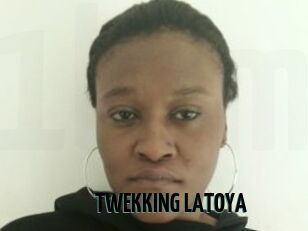 TWEKKING_LATOYA